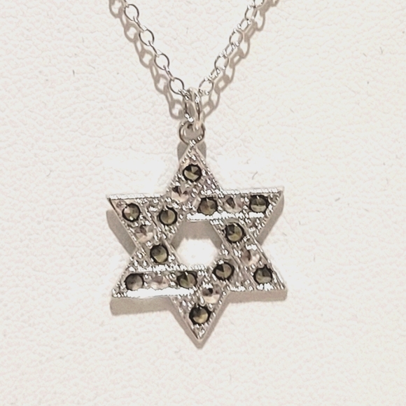 STERLING SILVER UNCAS VINTAGE STAR NECKLACE - Picture 1 of 9